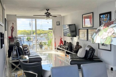 Appartement à louer à Miami, Floride: 2 chambres, 101.45 m2 № 1927785 - photo 2
