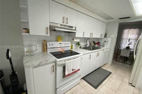 Купить коммерческую недвижимость в Майами, Флорида 304.91м2, № 2057331 - фото 26