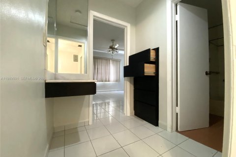 Купить коммерческую недвижимость в Майами, Флорида 304.91м2, № 2057331 - фото 8