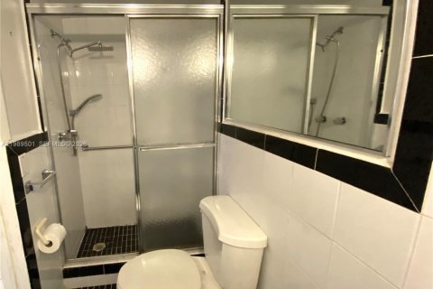 Купить коммерческую недвижимость в Майами, Флорида 304.91м2, № 2057331 - фото 11