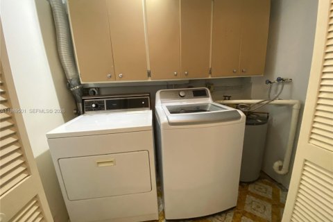 Купить коммерческую недвижимость в Майами, Флорида 304.91м2, № 2057331 - фото 14