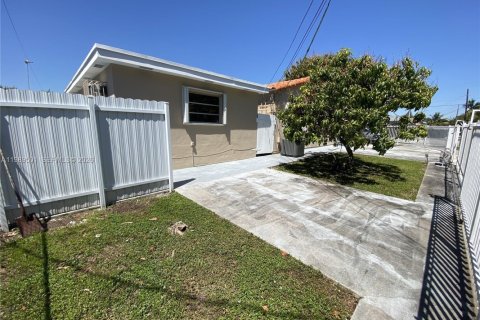 Купить коммерческую недвижимость в Майами, Флорида 304.91м2, № 2057331 - фото 17