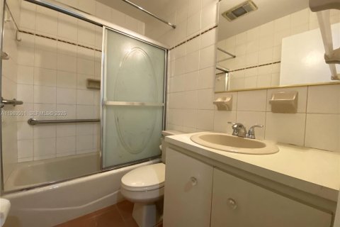 Купить коммерческую недвижимость в Майами, Флорида 304.91м2, № 2057331 - фото 9