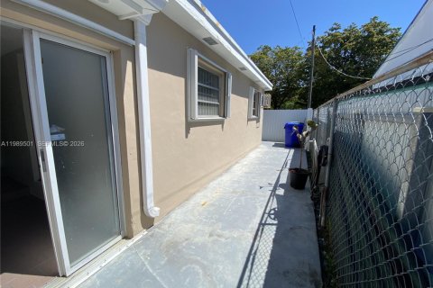 Купить коммерческую недвижимость в Майами, Флорида 304.91м2, № 2057331 - фото 16