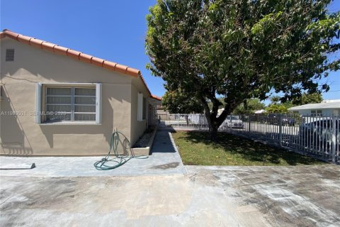 Купить коммерческую недвижимость в Майами, Флорида 304.91м2, № 2057331 - фото 21