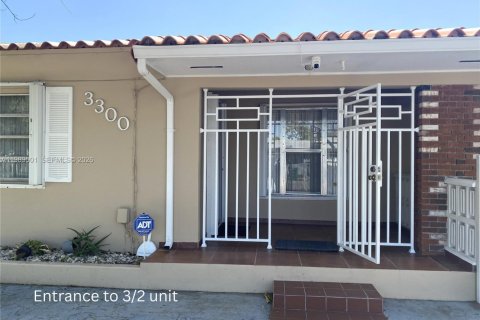 Купить коммерческую недвижимость в Майами, Флорида 304.91м2, № 2057331 - фото 2