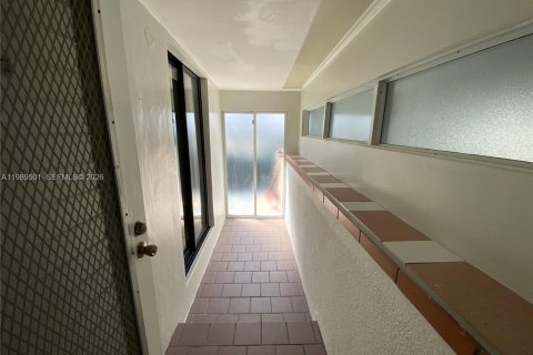 Купить коммерческую недвижимость в Майами, Флорида 304.91м2, № 2057331 - фото 15