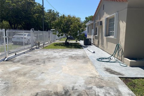 Купить коммерческую недвижимость в Майами, Флорида 304.91м2, № 2057331 - фото 20