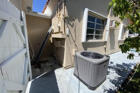 Купить коммерческую недвижимость в Майами, Флорида 304.91м2, № 2057331 - фото 18