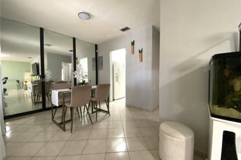 Купить коммерческую недвижимость в Майами, Флорида 304.91м2, № 2057331 - фото 24