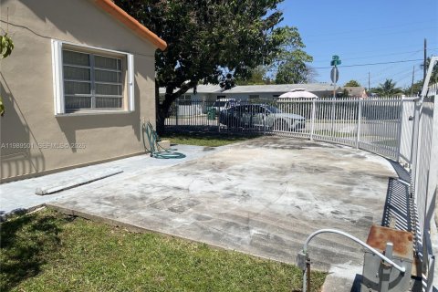 Купить коммерческую недвижимость в Майами, Флорида 304.91м2, № 2057331 - фото 19