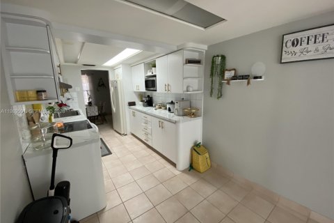 Купить коммерческую недвижимость в Майами, Флорида 304.91м2, № 2057331 - фото 25