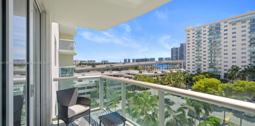 Condo à Sunny Isles Beach, Floride, 1 chambre № 1842727