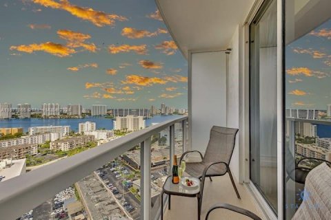 Copropriété à vendre à Sunny Isles Beach, Floride: 61.69 m2 № 1864537 - photo 12