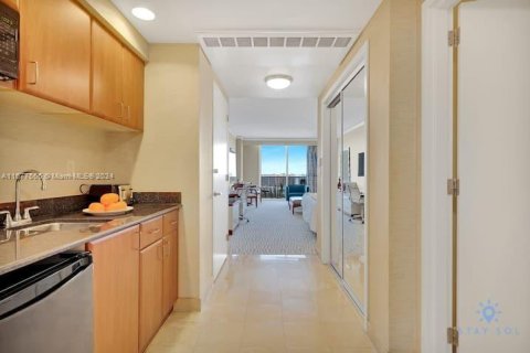 Copropriété à vendre à Sunny Isles Beach, Floride: 61.69 m2 № 1864537 - photo 6