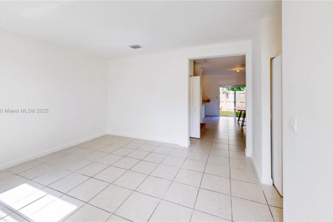 Townhouse in Homestead, Florida 3 bedrooms, 137.77 sq.m. № 1881481 - photo 10