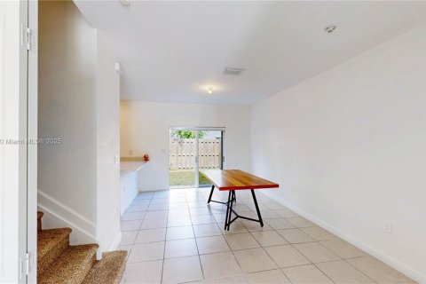 Townhouse in Homestead, Florida 3 bedrooms, 137.77 sq.m. № 1881481 - photo 14