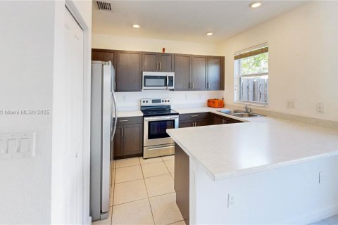 Townhouse in Homestead, Florida 3 bedrooms, 137.77 sq.m. № 1881481 - photo 23