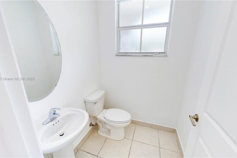 Townhouse in Homestead, Florida 3 bedrooms, 137.77 sq.m. № 1881481 - photo 12