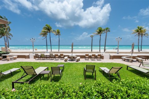 Condominio en venta en Hollywood, Florida, 1 dormitorio, 51.56 m2 № 1937672 - foto 20