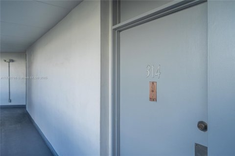 Купить кондоминиум в Авентура, Флорида 1 спальня, 68.84м2, № 1706771 - фото 4