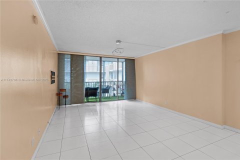 Купить кондоминиум в Авентура, Флорида 1 спальня, 68.84м2, № 1706771 - фото 11