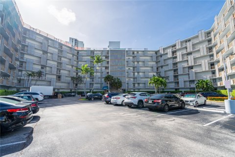 Купить кондоминиум в Авентура, Флорида 1 спальня, 68.84м2, № 1706771 - фото 3