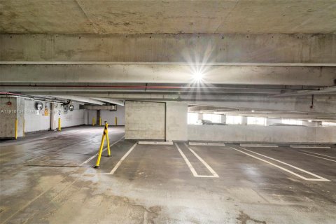 Снять в аренду кондоминиум в Майами, Флорида 2 спальни, 133.31м2, № 1972767 - фото 28