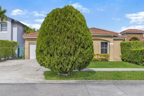 House in Miami, Florida 3 bedrooms, 169.18 sq.m. № 1864957 - photo 3