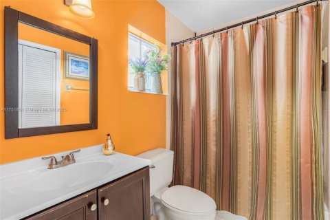House in Miami, Florida 3 bedrooms, 169.18 sq.m. № 1864957 - photo 26