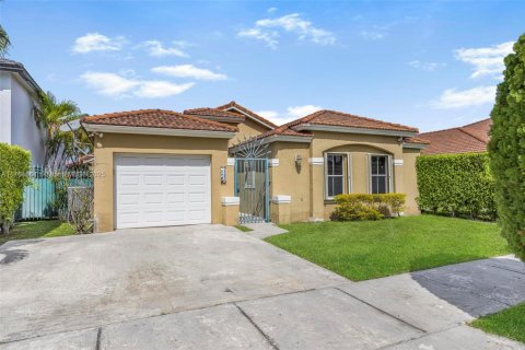 House in Miami, Florida 3 bedrooms, 169.18 sq.m. № 1864957 - photo 2
