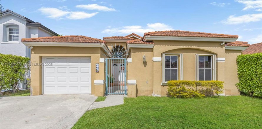 House in Miami, Florida 3 bedrooms, 169.18 sq.m. № 1864957