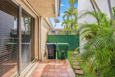 House in Miami, Florida 3 bedrooms, 169.18 sq.m. № 1864957 - photo 28