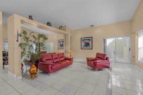 House in Miami, Florida 3 bedrooms, 169.18 sq.m. № 1864957 - photo 9