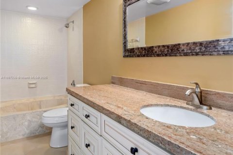 Copropriété à vendre à Pompano Beach, Floride: 1 chambre, 105.91 m2 № 1938773 - photo 24