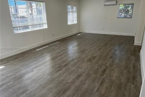 Apartamento en alquiler en Miami Beach, Florida, 55.74 m2 № 2010568 - foto 2