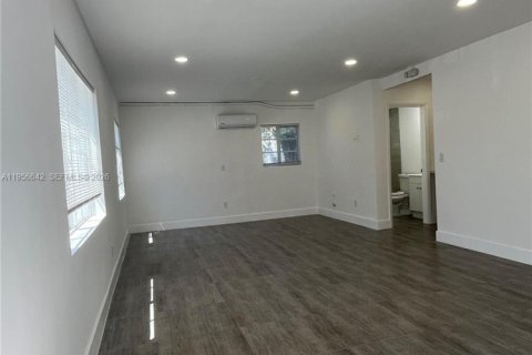 Apartamento en alquiler en Miami Beach, Florida, 55.74 m2 № 2010568 - foto 3