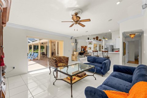 House in Wellington, Florida 4 bedrooms, 256.13 sq.m. № 2176969 - photo 18