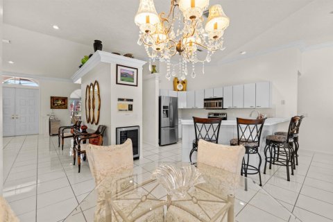 House in Wellington, Florida 4 bedrooms, 256.13 sq.m. № 2176969 - photo 11