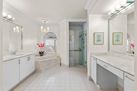 House in Wellington, Florida 4 bedrooms, 256.13 sq.m. № 2176969 - photo 24