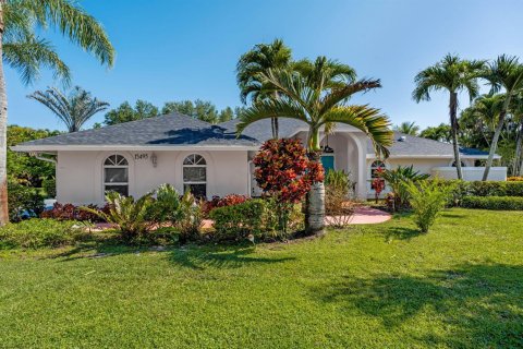 House in Wellington, Florida 4 bedrooms, 256.13 sq.m. № 2176969 - photo 2