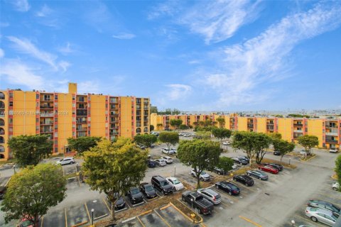 Condominio en venta en Miami, Florida, 2 dormitorios, 73.67 m2 № 1962421 - foto 18