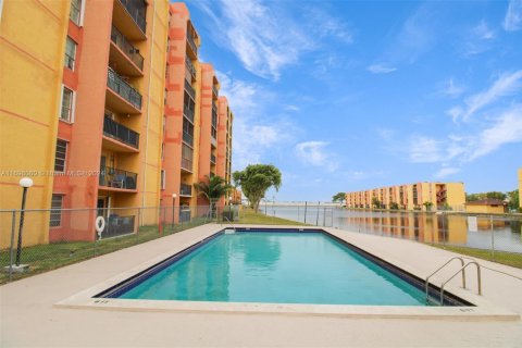 Condominio en venta en Miami, Florida, 2 dormitorios, 73.67 m2 № 1962421 - foto 4