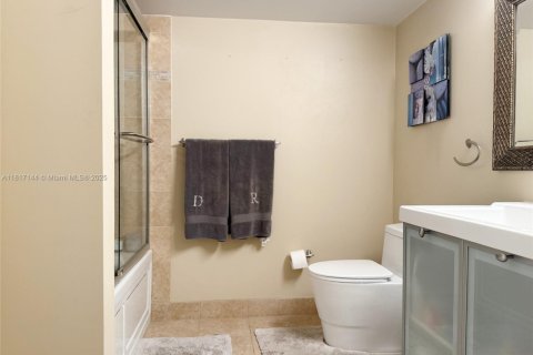 Copropriété à louer à Hallandale Beach, Floride: 2 chambres, 132.85 m2 № 1958491 - photo 28