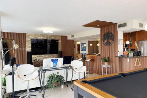 Copropriété à louer à Hallandale Beach, Floride: 2 chambres, 132.85 m2 № 1958491 - photo 12