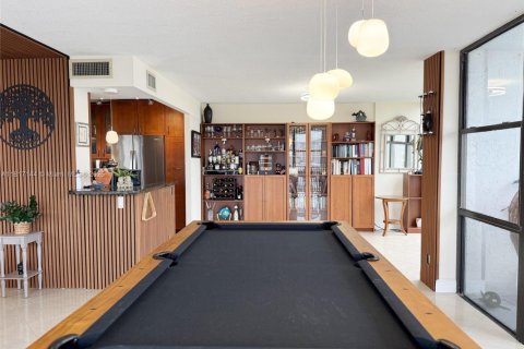 Copropriété à louer à Hallandale Beach, Floride: 2 chambres, 132.85 m2 № 1958491 - photo 9