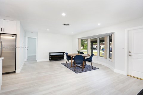 House in Fort Lauderdale, Florida 4 bedrooms, 169.83 sq.m. № 1938689 - photo 5