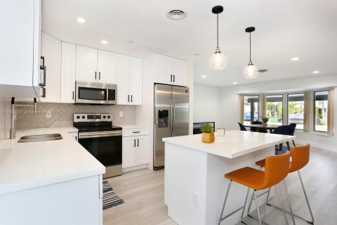 House in Fort Lauderdale, Florida 4 bedrooms, 169.83 sq.m. № 1938689 - photo 8
