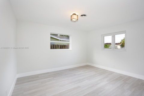 House in Fort Lauderdale, Florida 4 bedrooms, 169.83 sq.m. № 1938689 - photo 14