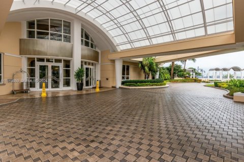 Купить кондоминиум в Майами, Флорида 3 спальни, 218.6м2, № 2046374 - фото 2